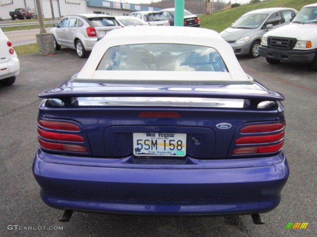 1995 Mustang GT Convertible - Sapphire Blue Metallic / White photo #6
