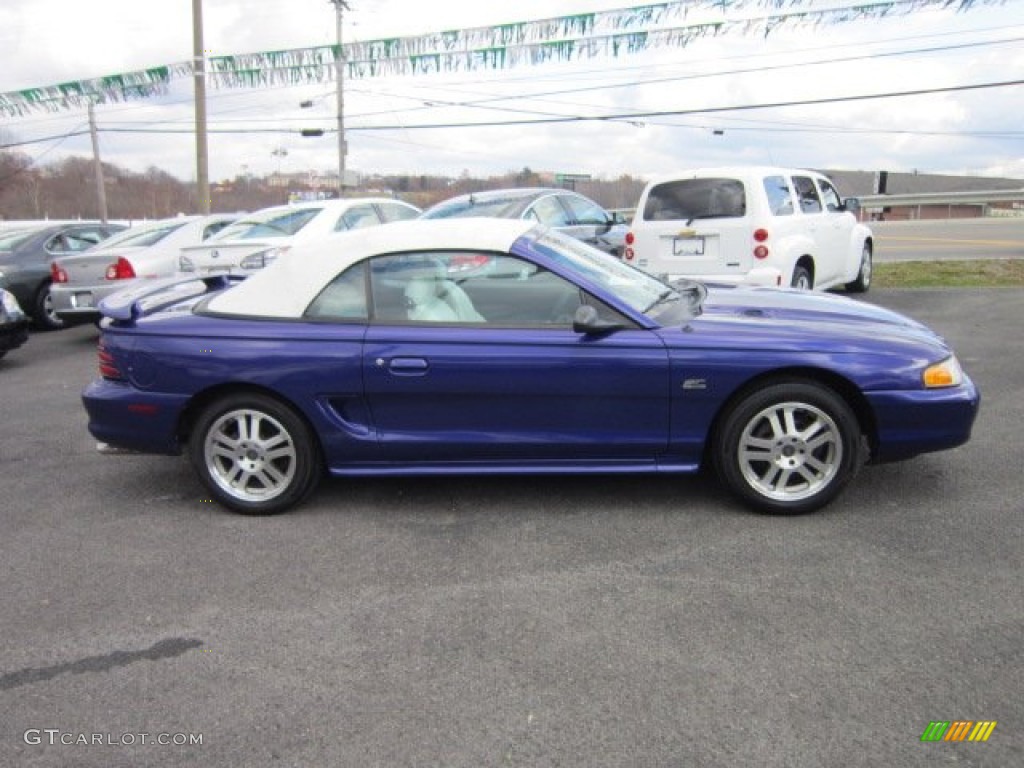 1995 Mustang GT Convertible - Sapphire Blue Metallic / White photo #8