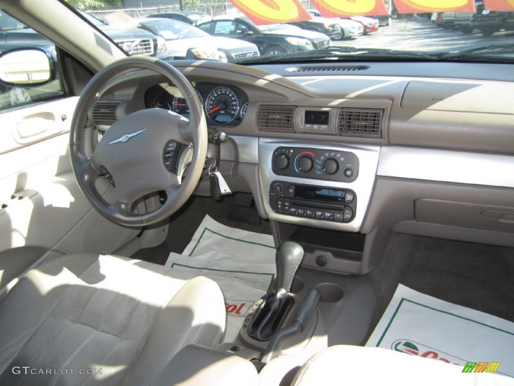 2005 Sebring Touring Convertible - Linen Gold Metallic / Light Taupe photo #12