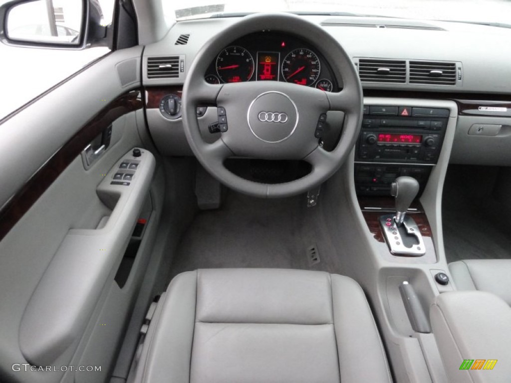 2005 Audi A4 3.0 quattro Avant Dashboard Photos