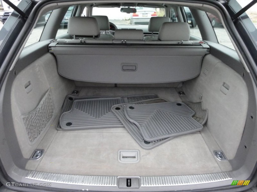 2005 Audi A4 3.0 quattro Avant Trunk Photos