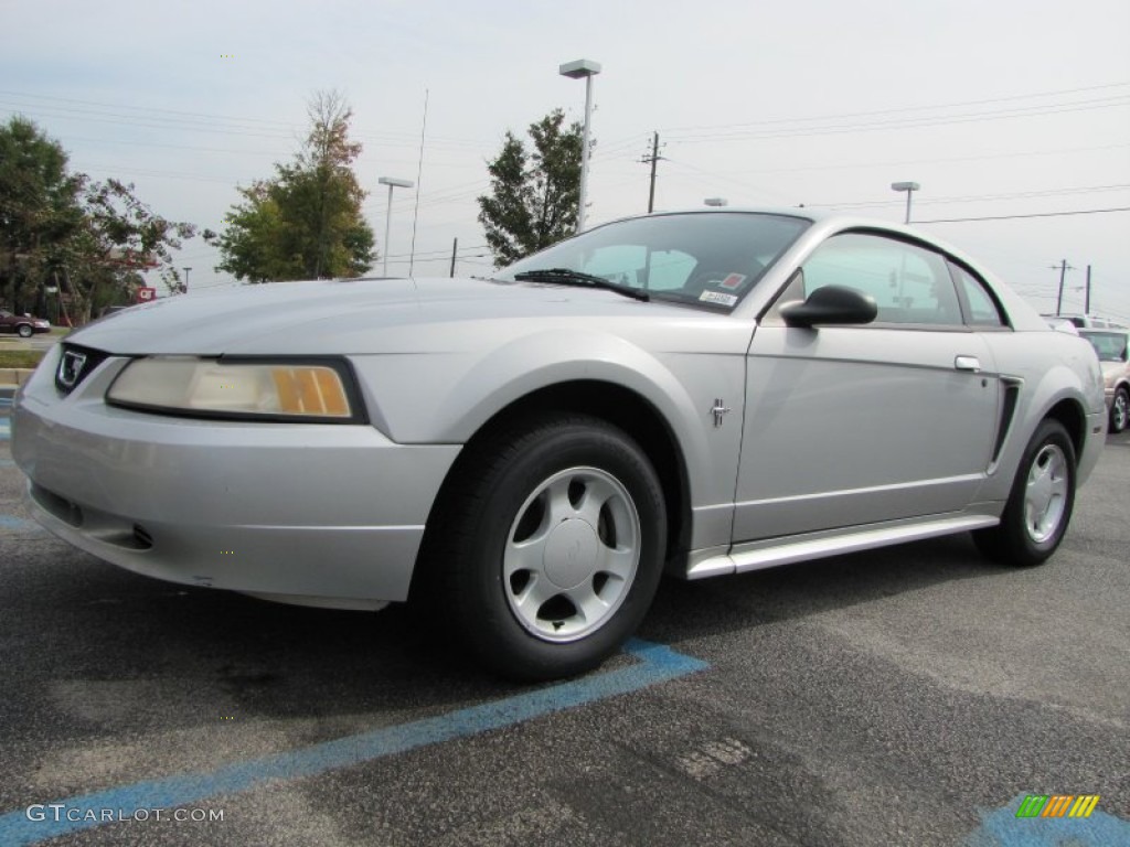 2000 Mustang V6 Coupe - Silver Metallic / Medium Graphite photo #1