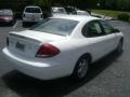 2006 Vibrant White Ford Taurus SE  photo #2