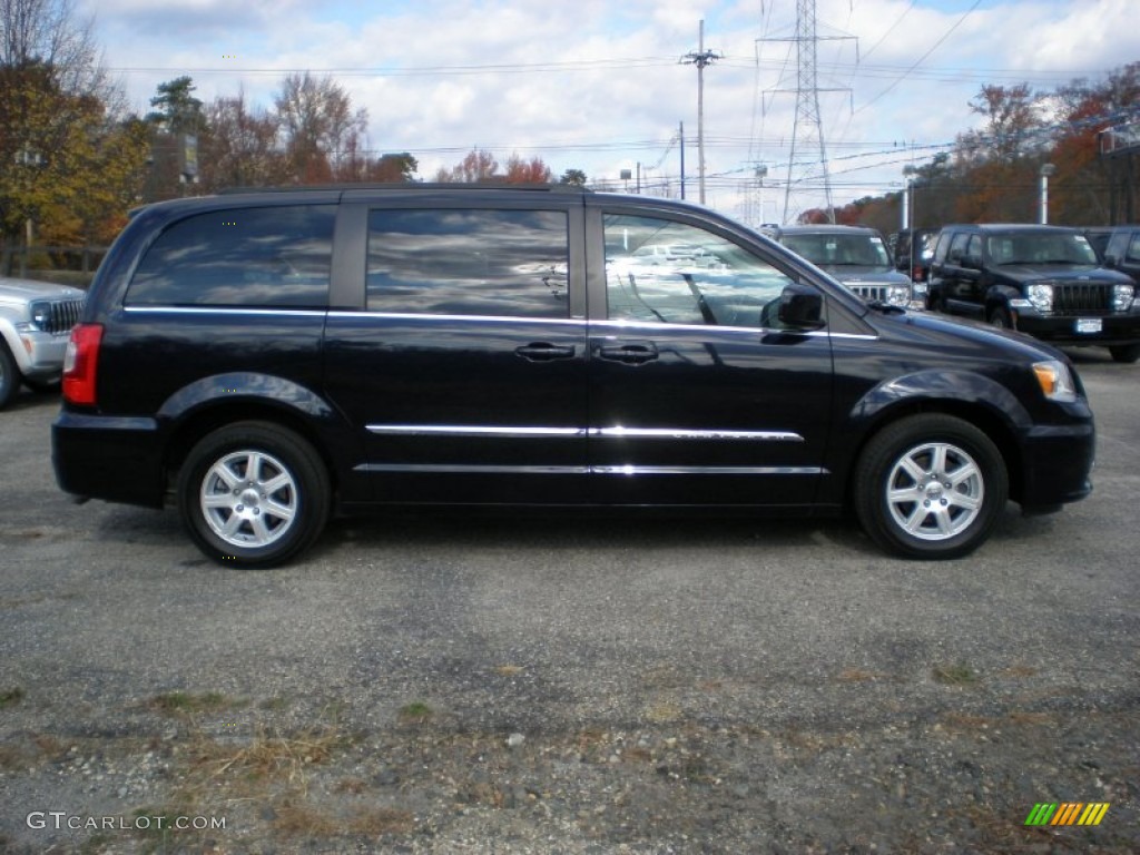 2011 Town & Country Touring - Blackberry Pearl / Black/Light Graystone photo #4