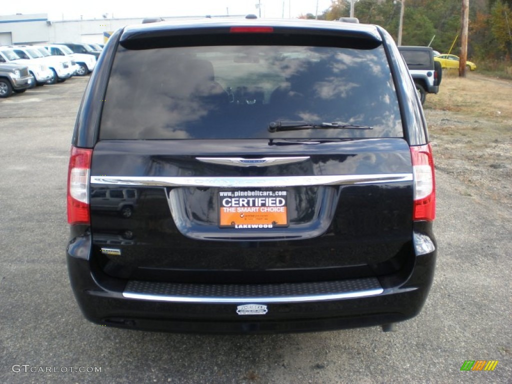 2011 Town & Country Touring - Blackberry Pearl / Black/Light Graystone photo #6