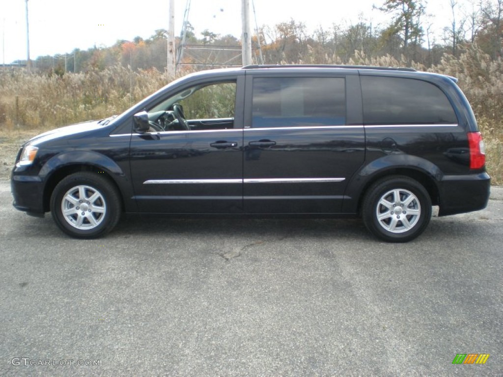2011 Town & Country Touring - Blackberry Pearl / Black/Light Graystone photo #8