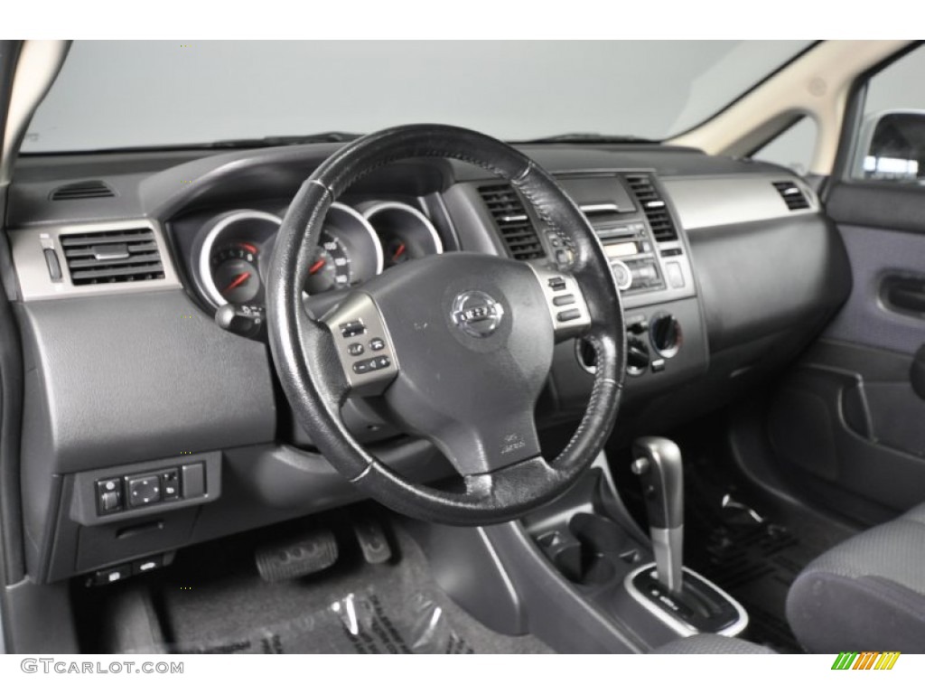 2009 Nissan Versa 1.8 SL Hatchback Dashboard Photos