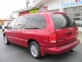 Candy Apple Red Metallic - Town & Country LXi Photo No. 2