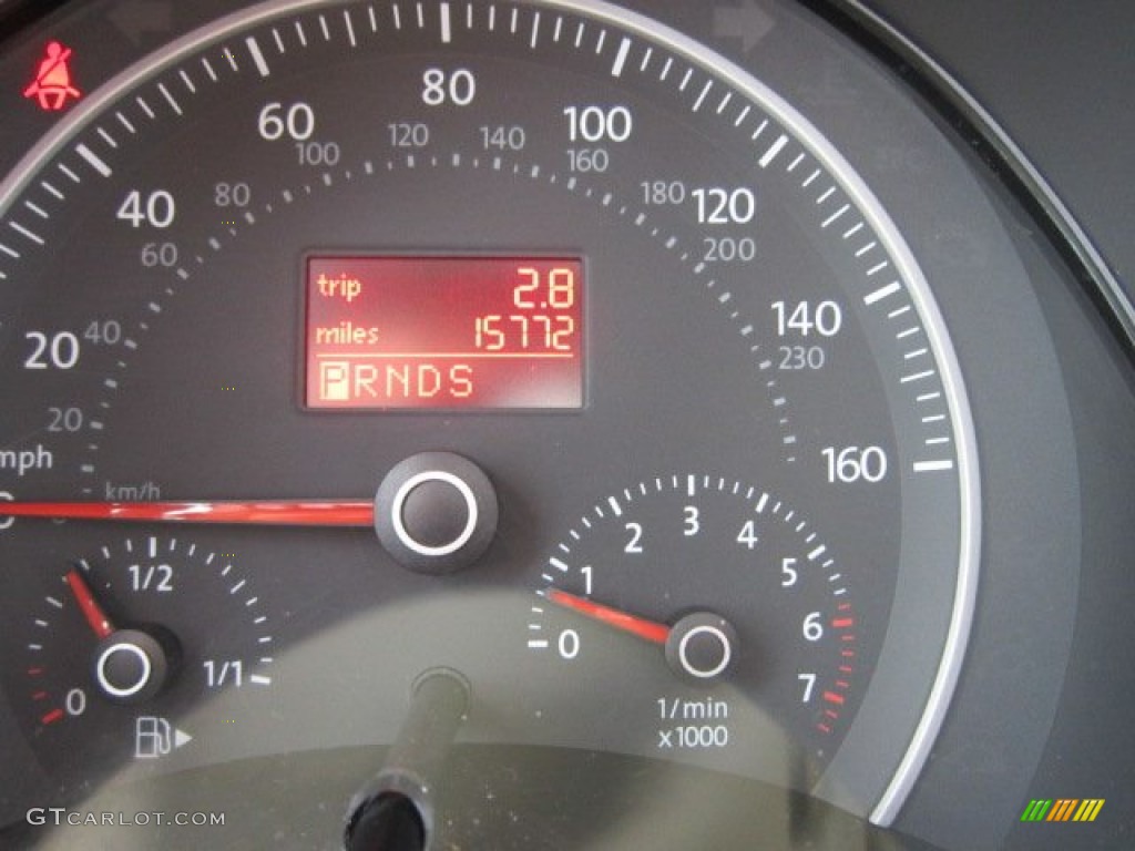 2010 Volkswagen New Beetle 2.5 Coupe Gauges Photo #56431357