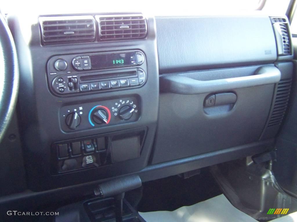 2004 Wrangler X 4x4 - Light Khaki Metallic / Dark Slate Gray photo #16