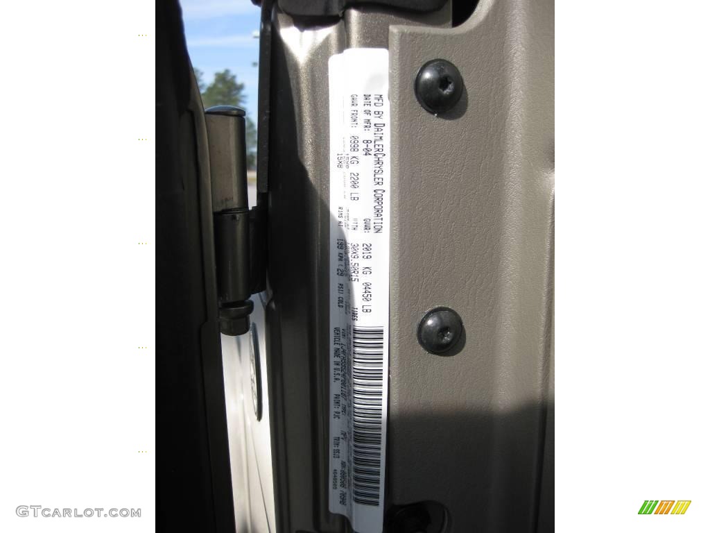 2004 Wrangler Sahara 4x4 - Light Khaki Metallic / Khaki photo #17