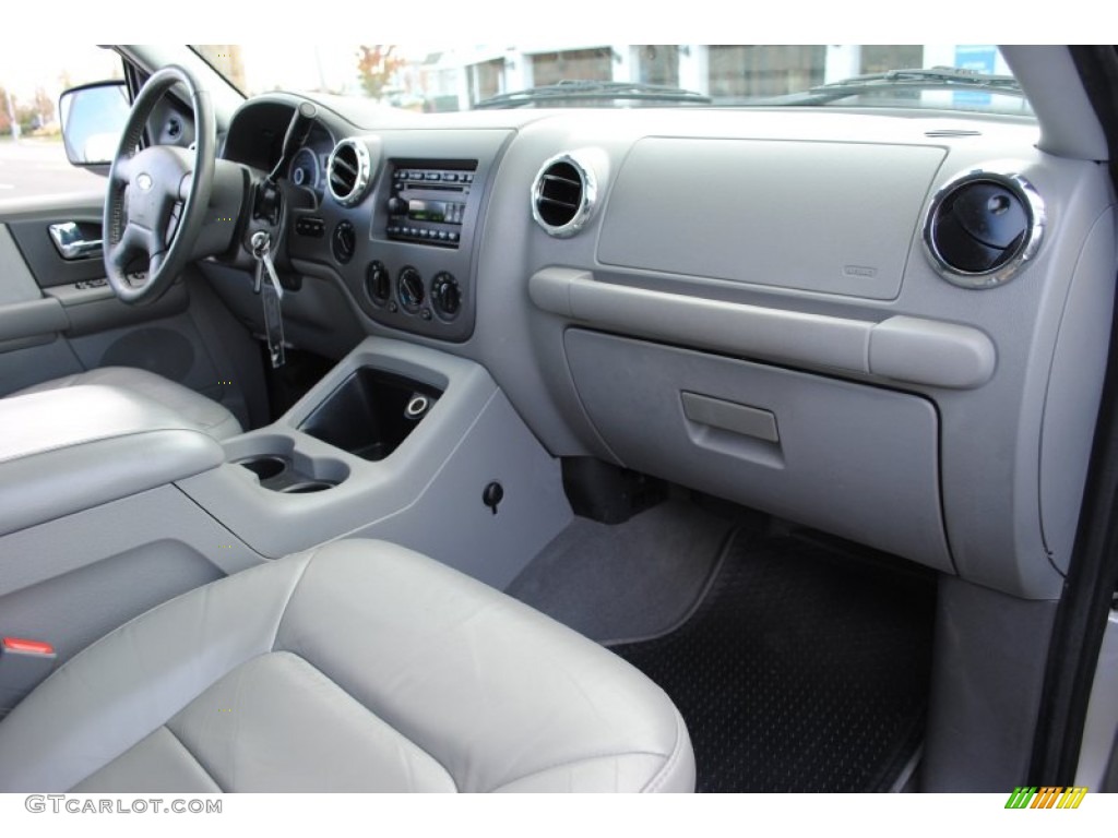 2006 Ford Expedition XLT 4x4 Medium Flint Grey Dashboard Photo #56434066