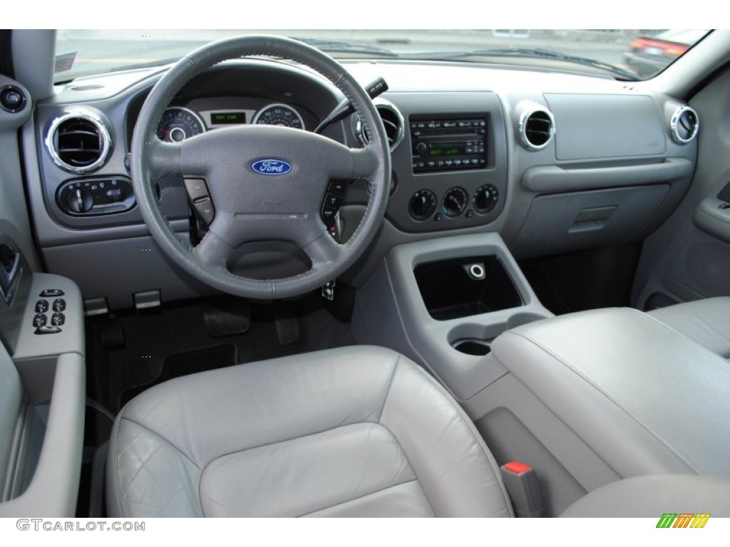 Medium Flint Grey Interior 2006 Ford Expedition XLT 4x4 Photo #56434120