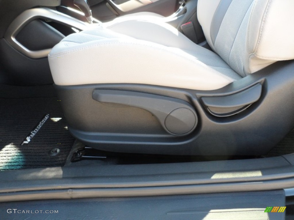 2012 Hyundai Veloster Standard Veloster Model Controls Photo #56436127