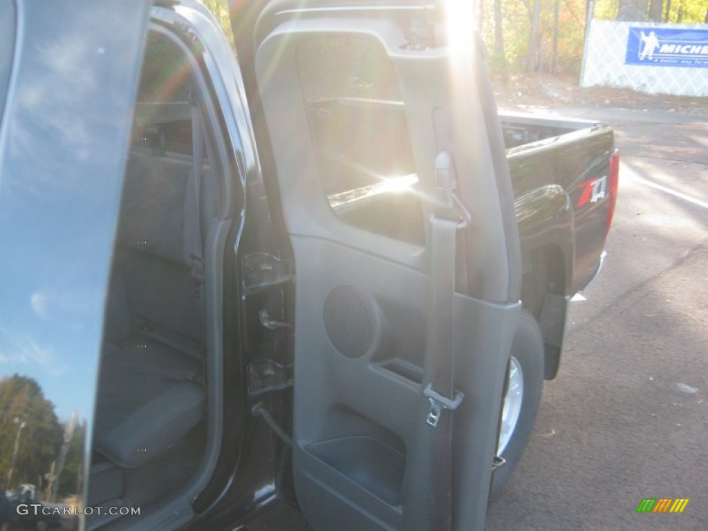 2004 Colorado Z71 Extended Cab 4x4 - Black / Very Dark Pewter photo #17