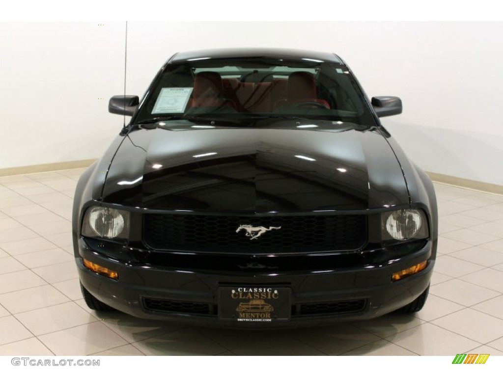 2005 Mustang V6 Deluxe Coupe - Black / Red Leather photo #2