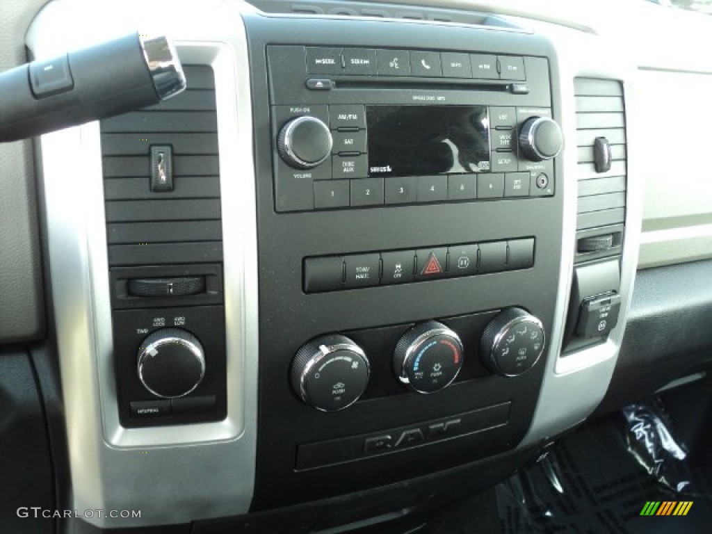 2010 Dodge Ram 1500 SLT Quad Cab 4x4 Controls Photo #56440117
