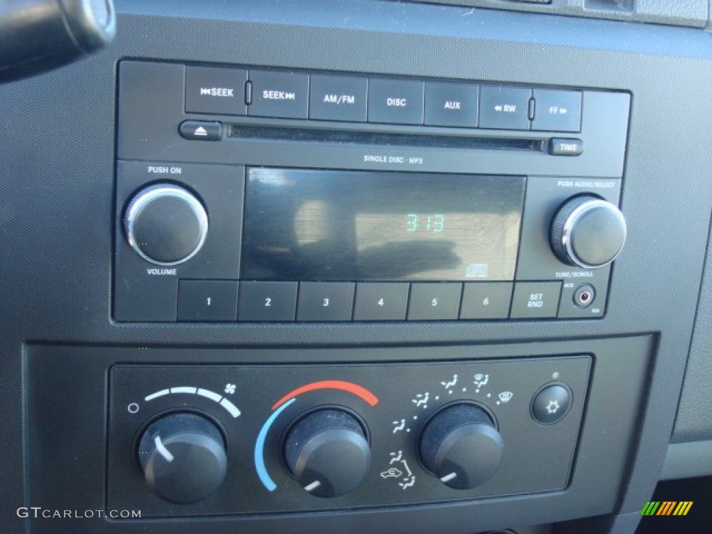 2009 Dodge Dakota ST Crew Cab Audio System Photo #56446838