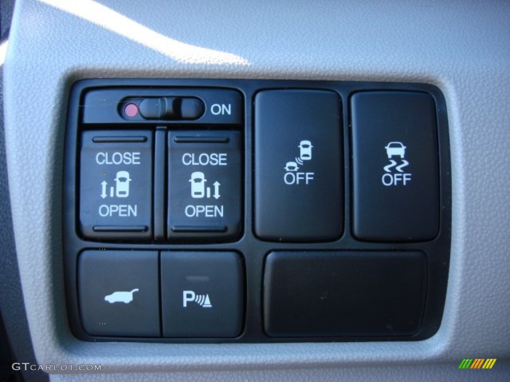 2011 Honda Odyssey Touring Elite Controls Photo #56448515