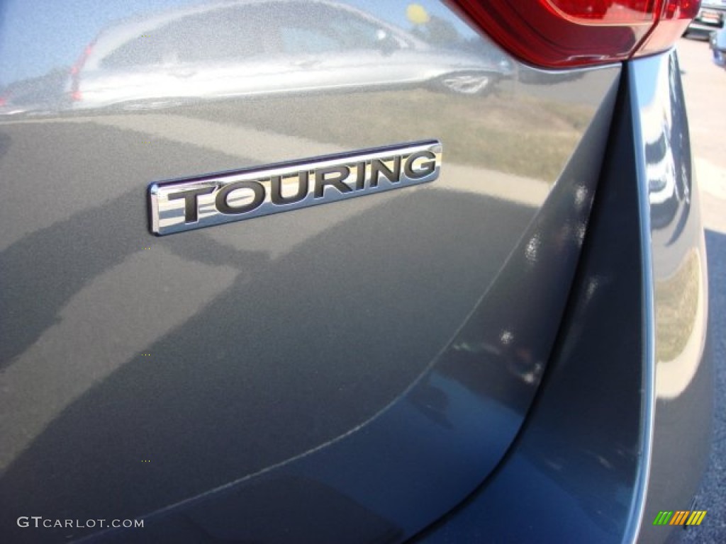 2011 Honda Odyssey Touring Elite Marks and Logos Photos