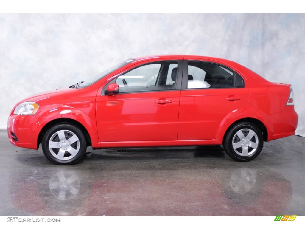 2010 Aveo LT Sedan - Victory Red / Charcoal photo #3