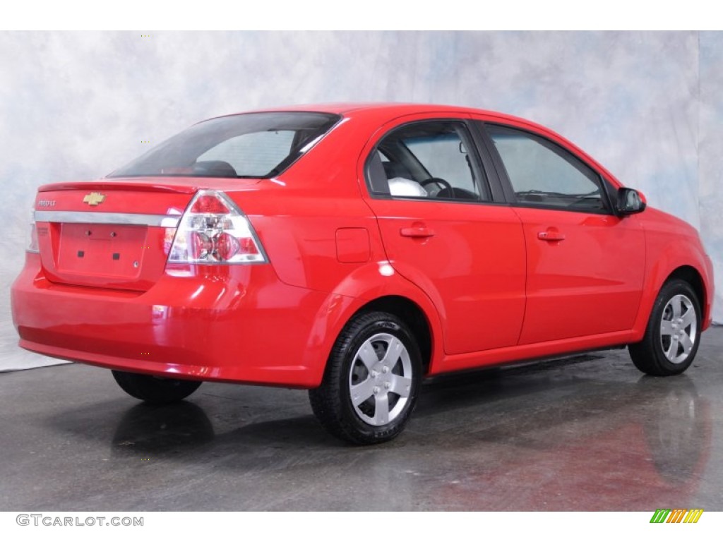 2010 Aveo LT Sedan - Victory Red / Charcoal photo #8