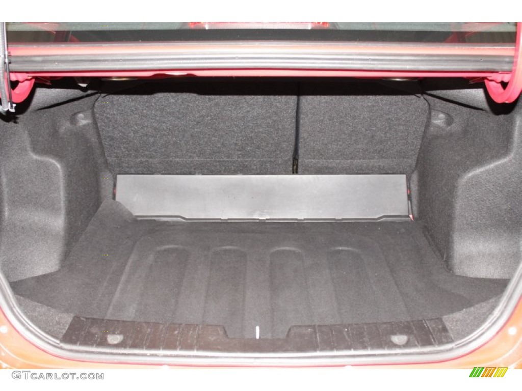 2010 Aveo LT Sedan - Victory Red / Charcoal photo #13