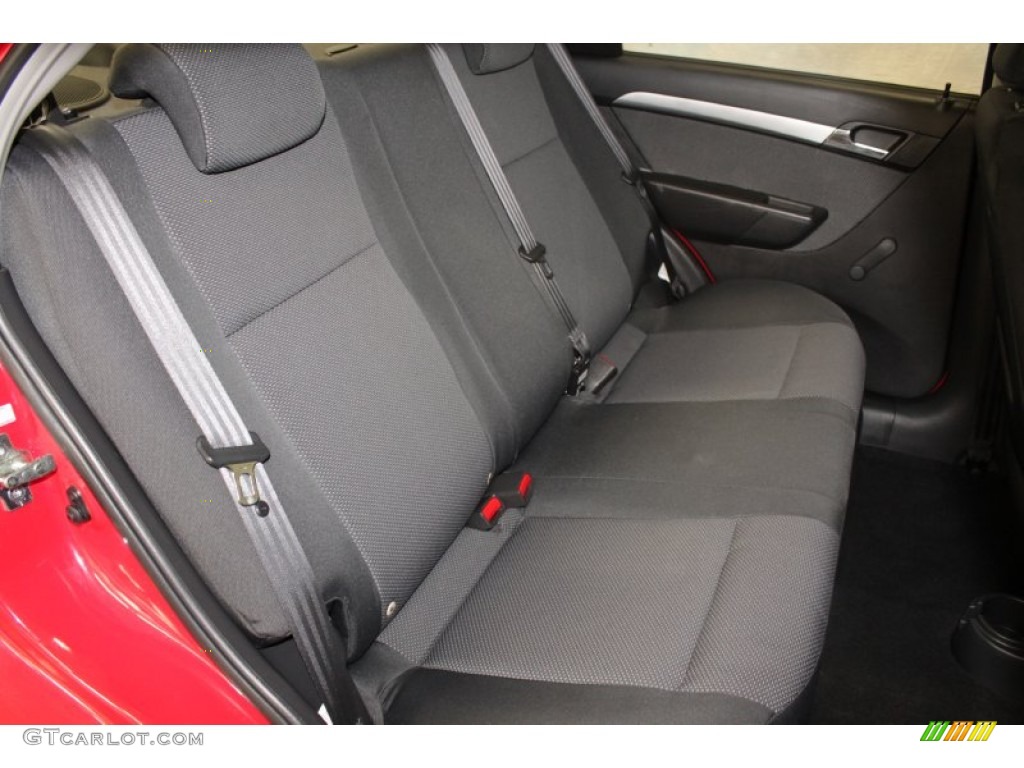 2010 Aveo LT Sedan - Victory Red / Charcoal photo #14