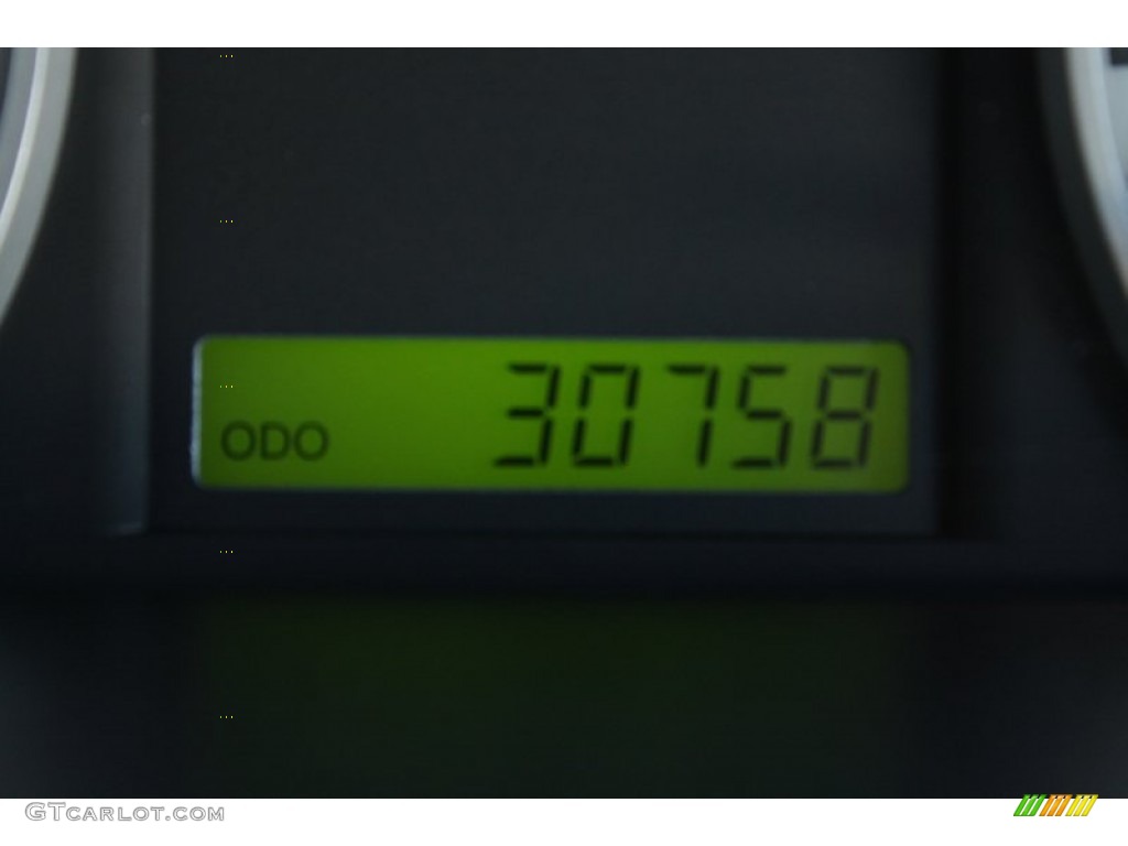 2010 Aveo LT Sedan - Victory Red / Charcoal photo #24