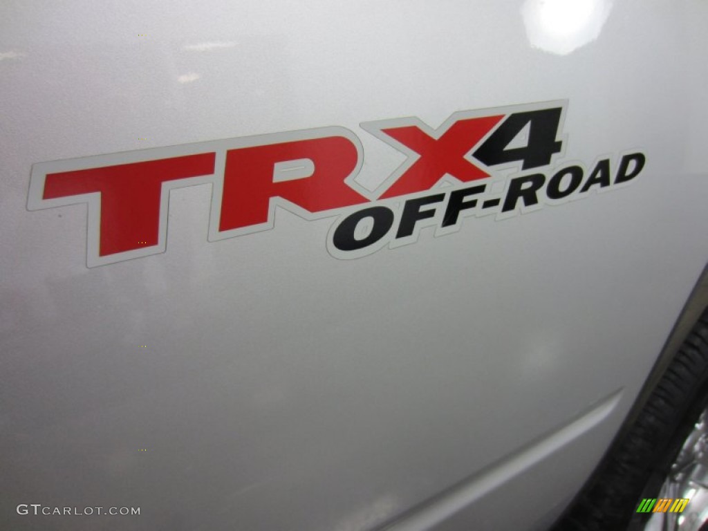 2010 Dodge Dakota TRX4 Crew Cab 4x4 Marks and Logos Photos