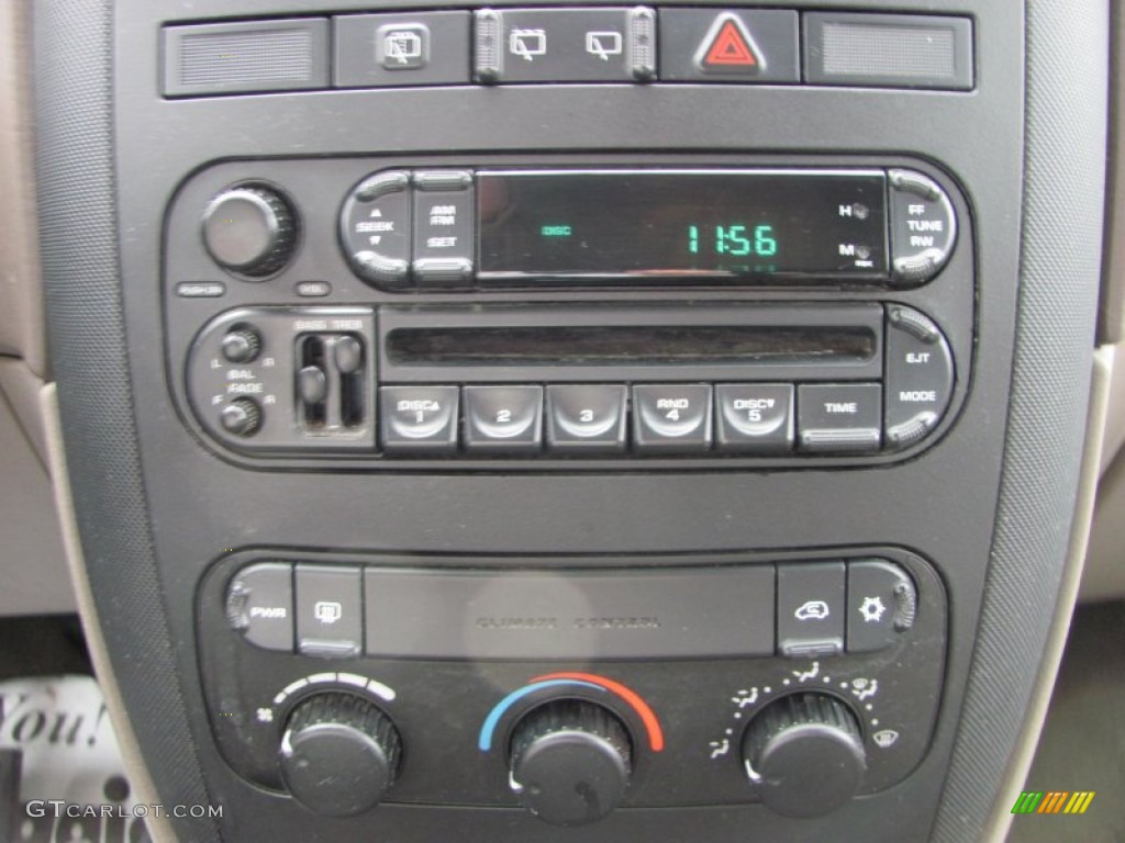 2002 Dodge Caravan SE Audio System Photo #56456918