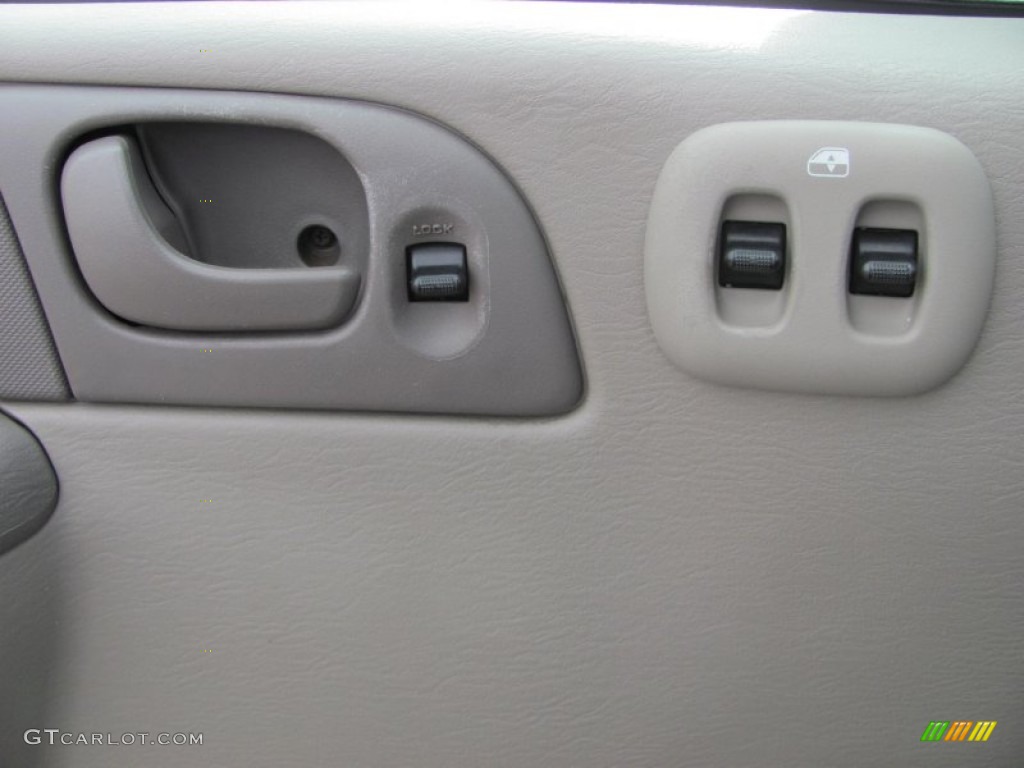 2002 Caravan SE - Patriot Blue Pearl / Taupe photo #7