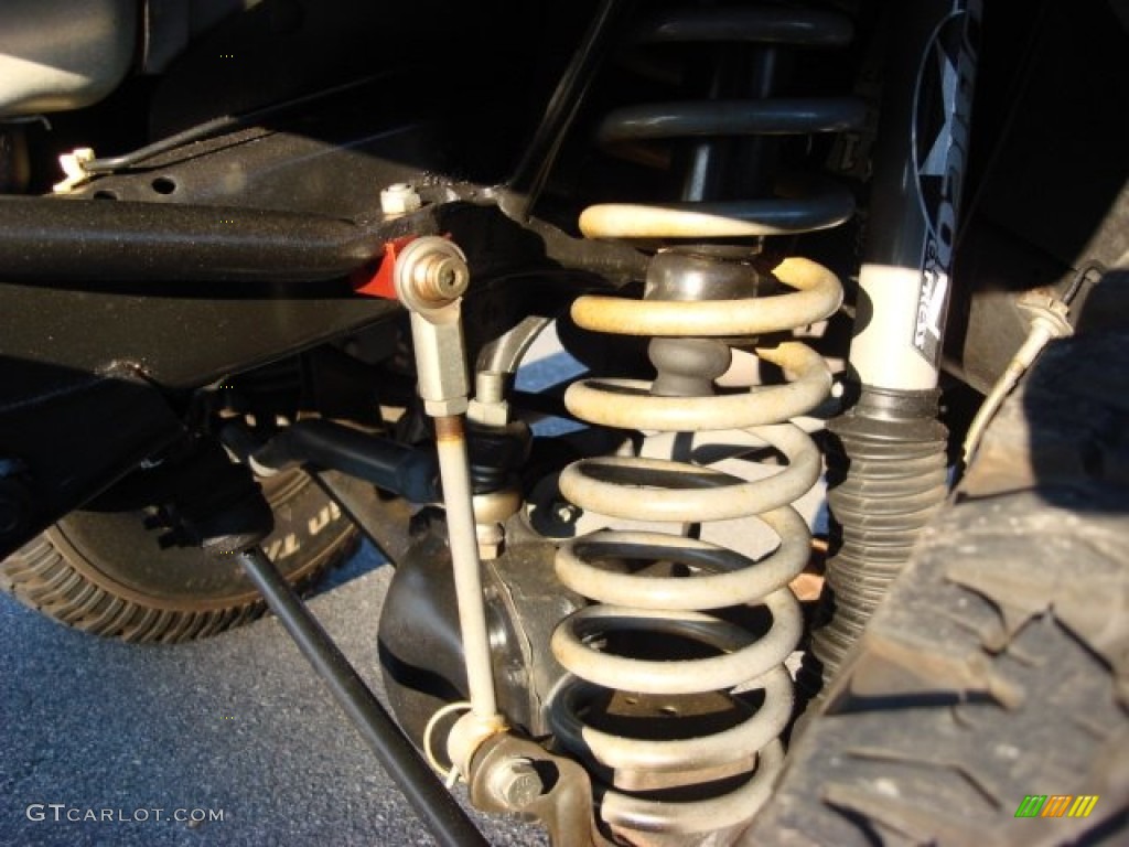 2004 Jeep Wrangler X 4x4 Undercarriage Photos