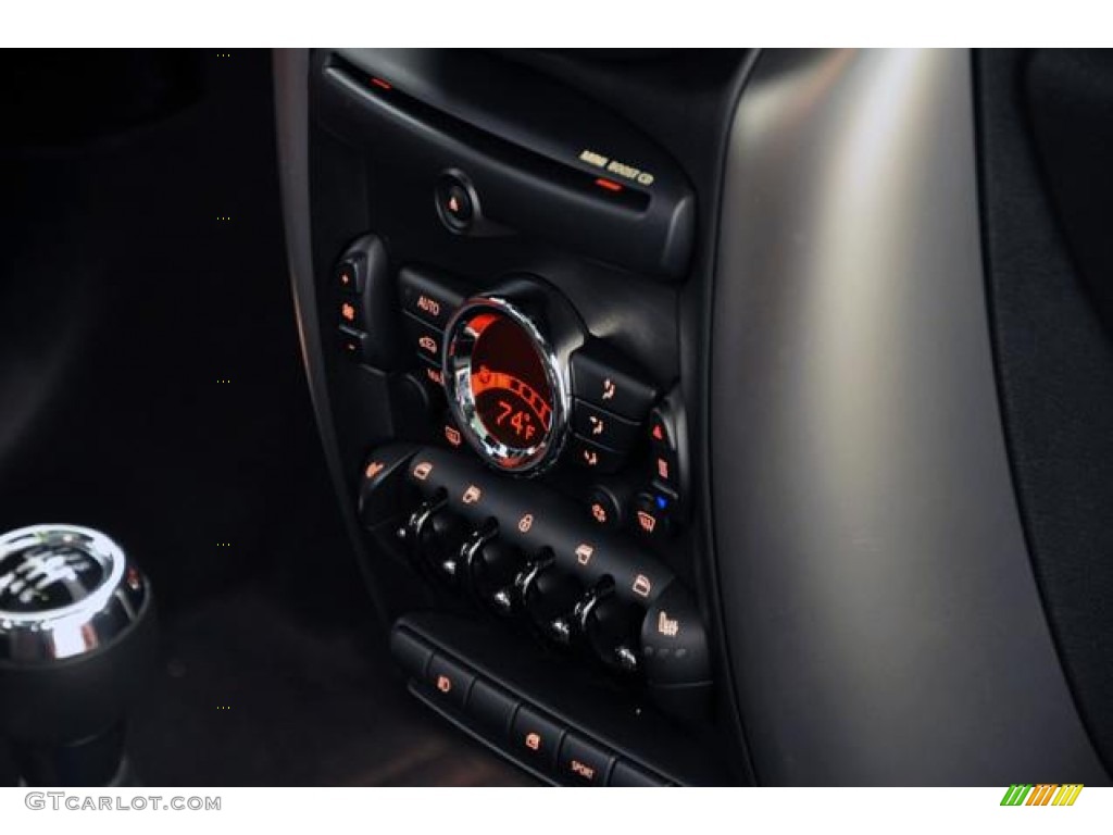 2011 Cooper Countryman - Crystal Silver / Carbon Black photo #29