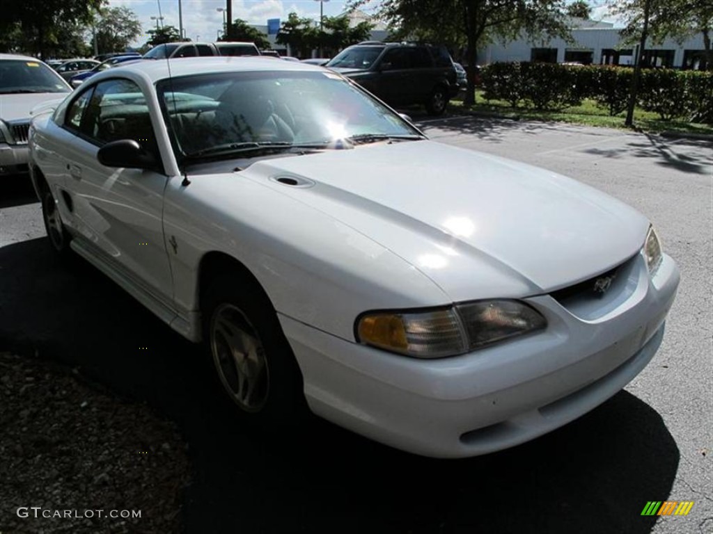 1998 Mustang V6 Coupe - Ultra White / Medium Graphite photo #1