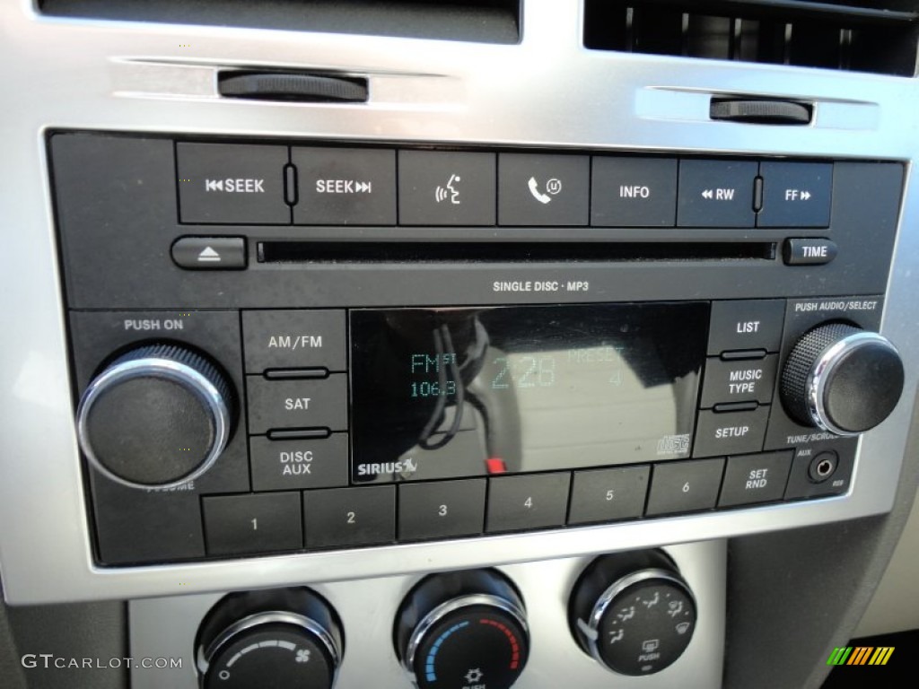 2009 Dodge Nitro SLT Audio System Photos
