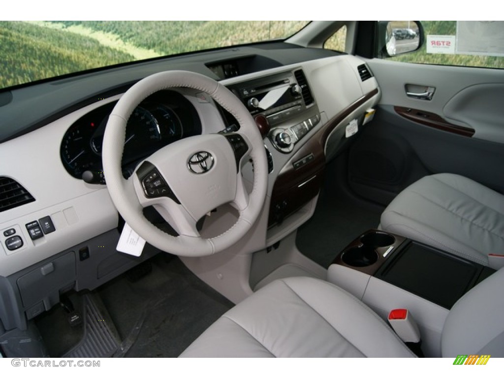 2012 Sienna XLE AWD - Super White / Light Gray photo #5