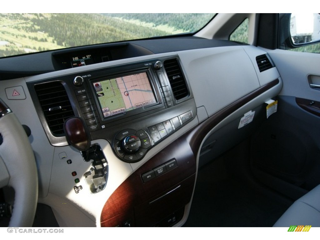 2012 Sienna Limited AWD - Predawn Gray Mica / Light Gray photo #6