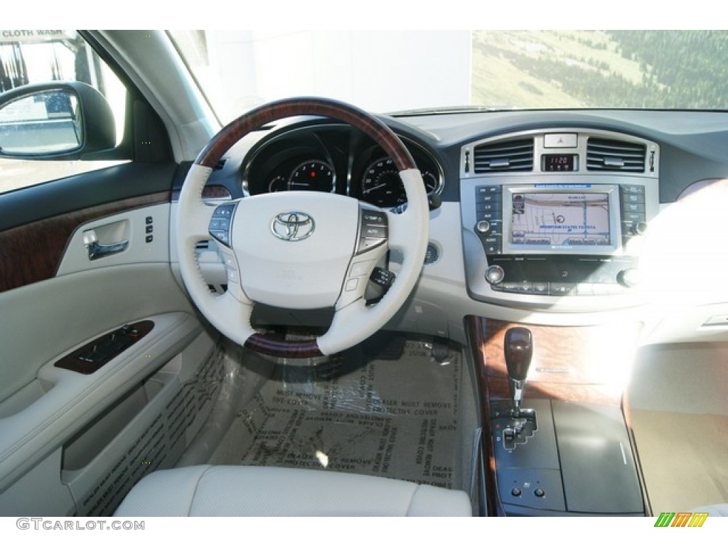 2011 Avalon Limited - Cypress Green Pearl / Light Gray photo #11