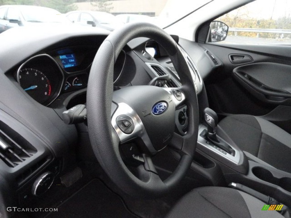 2012 Focus SE Sedan - Sonic Blue Metallic / Charcoal Black photo #12