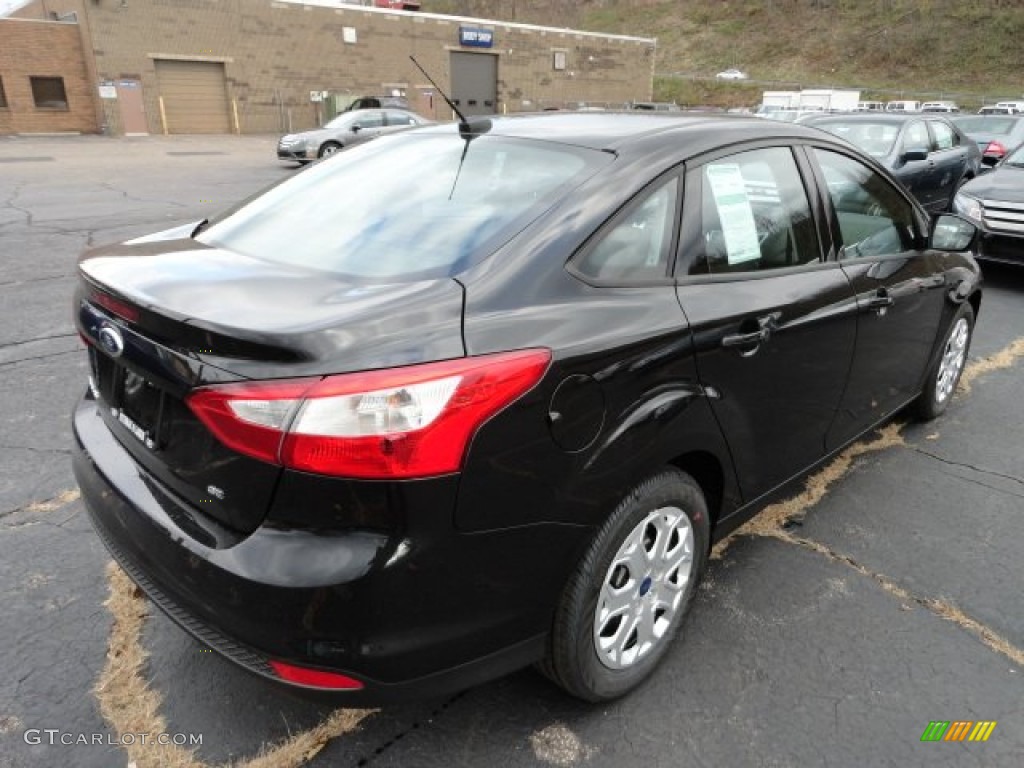 2012 Focus SE Sedan - Black / Charcoal Black photo #2