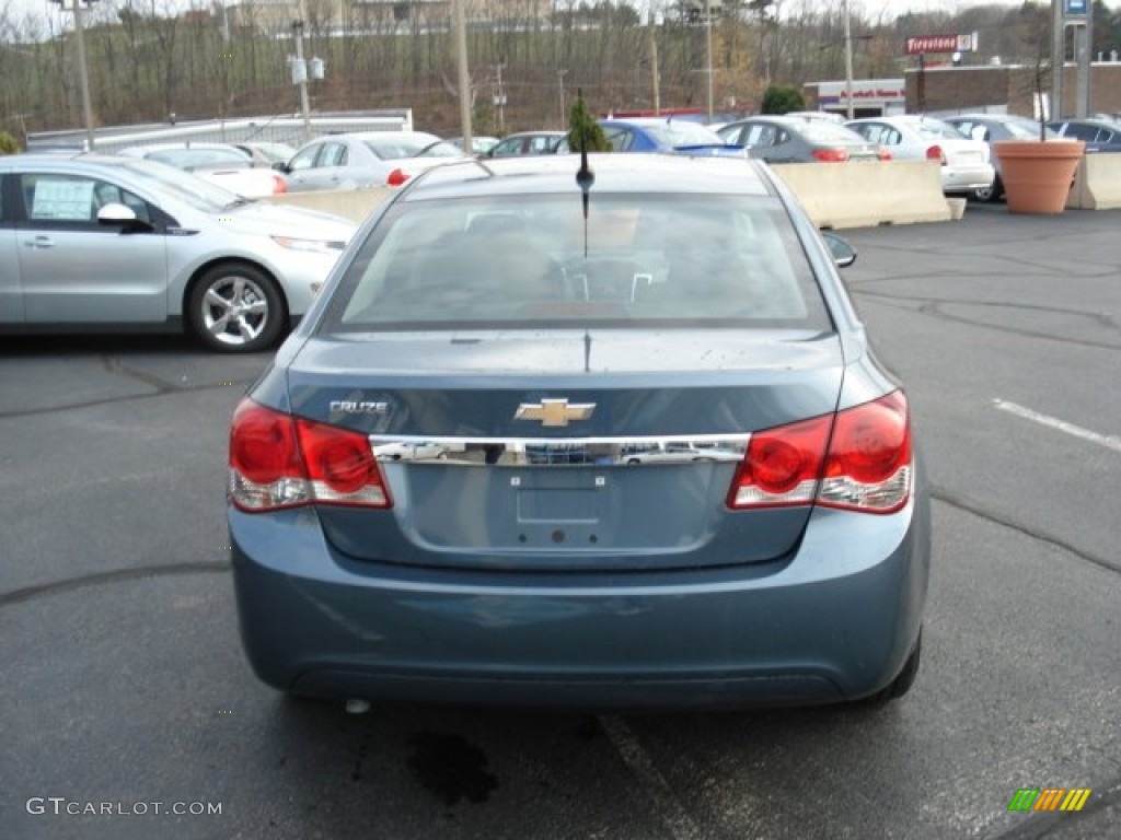 2012 Cruze LS - Blue Granite Metallic / Jet Black/Medium Titanium photo #5