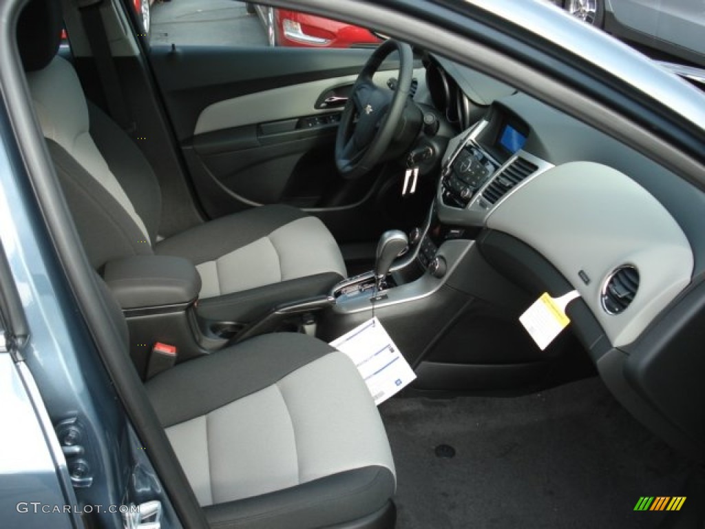 2012 Cruze LS - Blue Granite Metallic / Jet Black/Medium Titanium photo #16