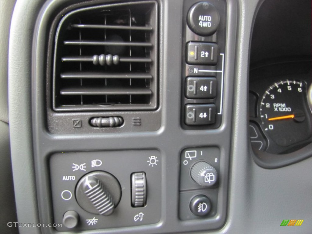 2006 Chevrolet Suburban LT 1500 4x4 Controls Photo #56484453