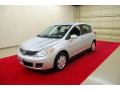 Brillant Silver - Versa 1.8 S Hatchback Photo No. 3