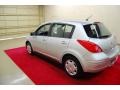 Brillant Silver - Versa 1.8 S Hatchback Photo No. 4