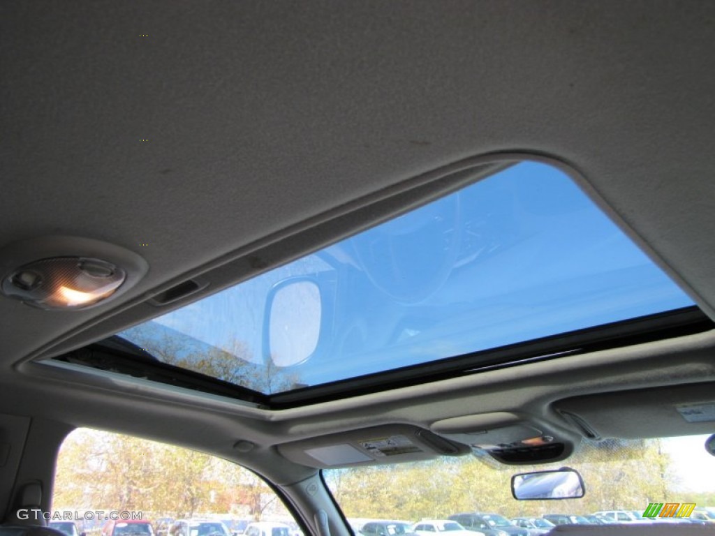 2006 Sequoia SR5 - Natural White / Light Charcoal photo #12