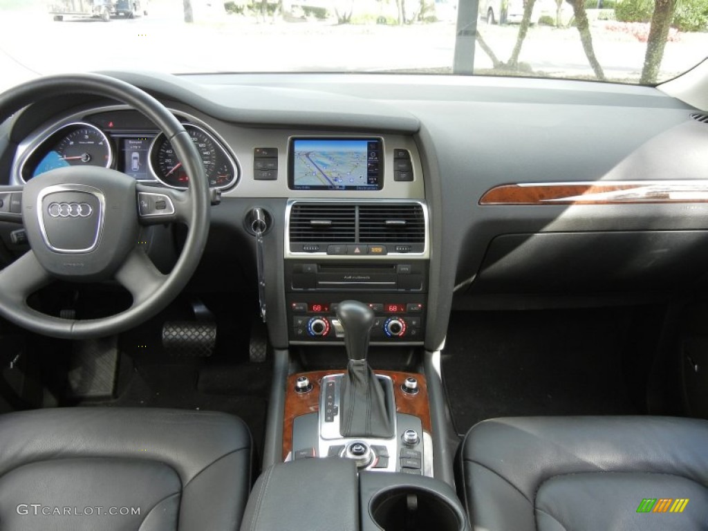 2010 Audi Q7 3.0 TDI quattro Dashboard Photos