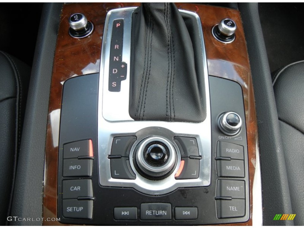 2010 Audi Q7 3.0 TDI quattro Controls Photo #56502447