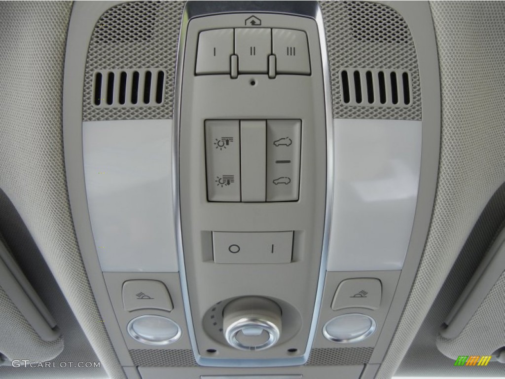 2010 Audi Q7 3.0 TDI quattro Controls Photo #56502456